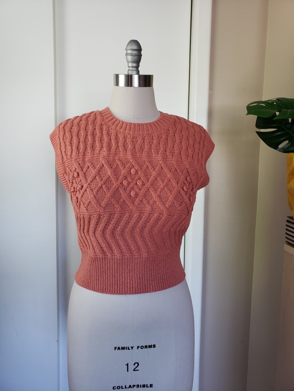 Effortless Cable Sweater Vest Size Medium